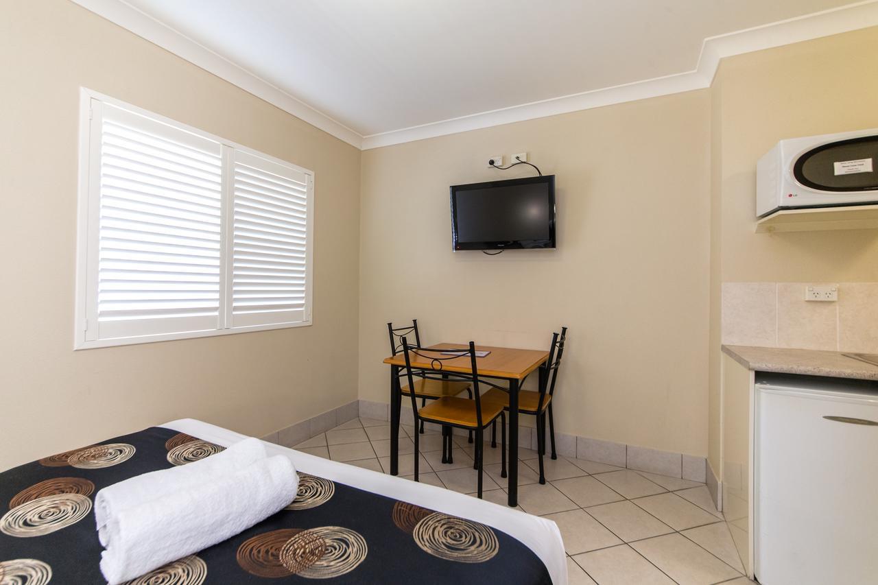 Villa Capri Motel Rockhampton Exterior photo