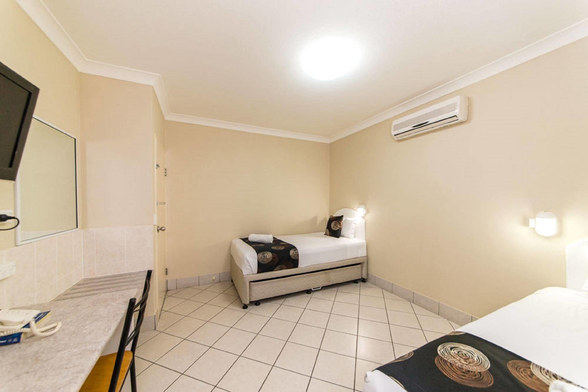 Villa Capri Motel Rockhampton Exterior photo